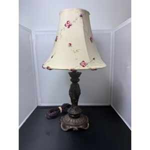 Vintage Dale Tiffany table Lamp‎ Floral Embroidered roses Shade 15" tall